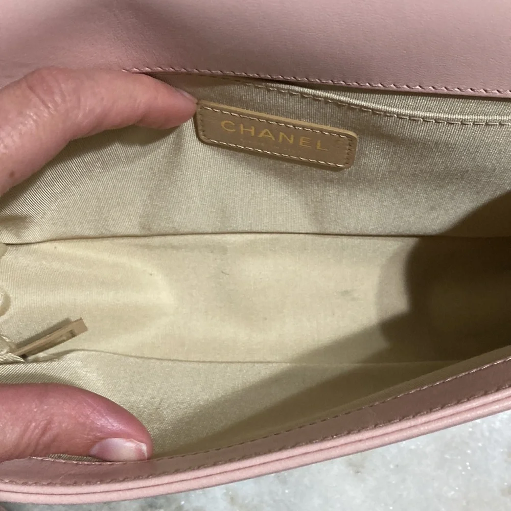 Chanel pink medium boy bag- matte gold chain - Picture 8 of 17